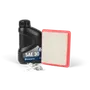 Vue de face d’une bouteille d’huile, d’un filtre à air, d’une bougie et d’un filtre à carburant Husqvarna SAE 30.