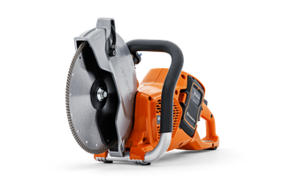 Seitenansicht eines Husqvarna Trennschleifers mit sichtbarer Trennscheibe.