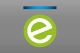 Decoratief element met een groen 'e'-logo en een blauwe horizontale lijn erboven.