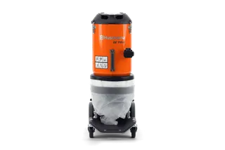 Vooraanzicht van een Husqvarna DE 110i H stofzuiger met een opvangzak.