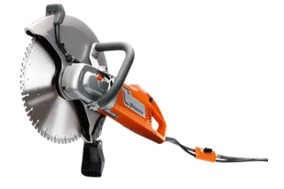 Zijaanzicht van een Husqvarna doorslijpmachine met ergonomische handgreep.