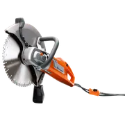 Zijaanzicht van een Husqvarna doorslijpmachine met ergonomische handgreep.