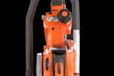 Vista frontal de um cortador de disco da Husqvarna Construction com punho ergonómico.