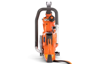 Vista frontal de um cortador de disco da Husqvarna Construction com punho ergonómico.
