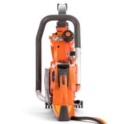 Vista frontal de um cortador de disco da Husqvarna Construction com punho ergonómico.