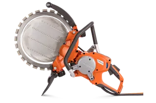Vista lateral de uma cortadora Husqvarna com punho ergonómico e lâmina circular.