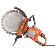Vista lateral de uma cortadora Husqvarna com punho ergonómico e lâmina circular.