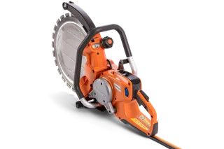 Vista lateral de um cortador de disco Husqvarna com punho e lâmina ergonómicos.