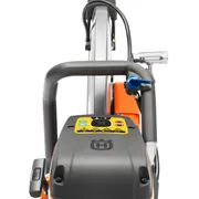 "Husqvarna" pjaustytuvo su ergonomiška rankena vaizdas iš priekio.