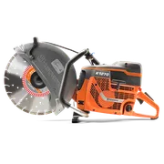 Πλάγια όψη ενός κόφτη ισχύος Husqvarna K1270 με μεγάλη κυκλική λεπίδα.