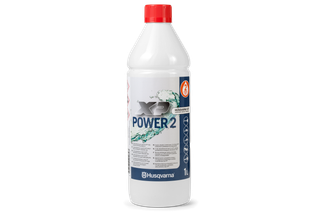 Vorderansicht einer Husqvarna XP Power 2-Ölflasche mit sichtbaren Etikettendetails.