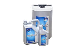 Front view of Husqvarna 4-stroke oil containers in varying sizes.