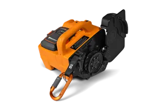 Vista superior de um produto de construção Husqvarna com um mosquetão incluído.