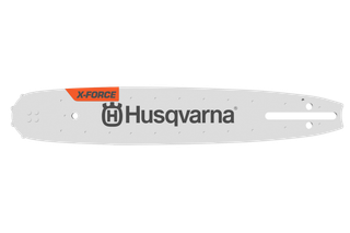 Bară de drujbă Husqvarna X-Force cu branding vizibil.