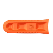 Draufsicht einer orangefarbenen Husqvarna Motorsägenscheide mit geprägtem Logo.