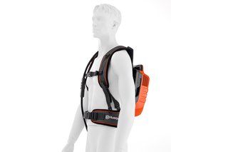 Husqvarna 富世华专为携带设备而设计的背带侧视图。