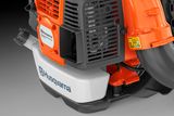 Husqvarna 富世华吹叶机的侧视图，聚焦燃油箱。