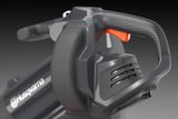 Close-up van een Husqvarna-blowerhandvat met ergonomisch ontwerp en intuïtieve bediening