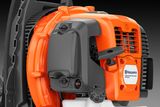 Husqvarna 富世华鼓风机的侧视图,展示其发动机室。