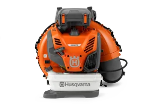 Vy framifrån av en ryggburen blåsare från Husqvarna som visar upp dess design och funktioner.