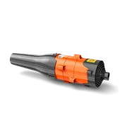 Husqvarna BA13 Blower Attachment. Vista lateral de un soplador de hojas, donde se muestra la boquilla y el alojamiento del motor.