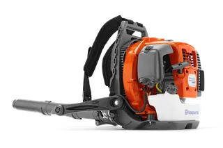 HUSQVARNA 560BFS. Vista lateral de un soplador de hojas tipo mochila Husqvarna, donde se muestran su diseño y componentes.