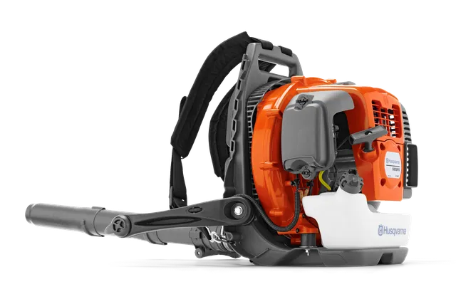 HUSQVARNA 560BFS. Vista lateral de un soplador de hojas tipo mochila Husqvarna, donde se muestran su diseño y componentes.