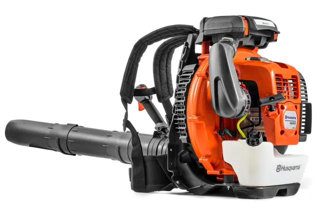 Husqvarna 富世华背负式吹叶机的侧视图,展示其引擎和喷嘴。