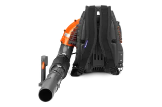 Rückansicht eines Rucksack-Laubblasgeräts mit verstellbaren Riemen und Steuergriff.