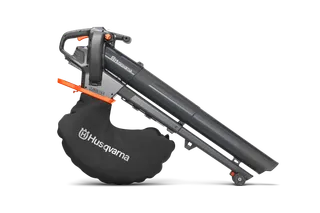 Husqvarna akumulatora lapu pūtēja sānu skats ar ergonomisku rokturi.