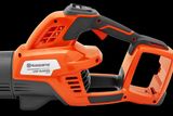 Vista lateral de um soprador de folhas Husqvarna Leaf Blaster 350iB.