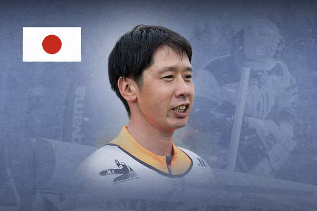 Bild av en person med suddigt ansikte som bär en sporttröja, japansk flagga och texten "UTKAST".