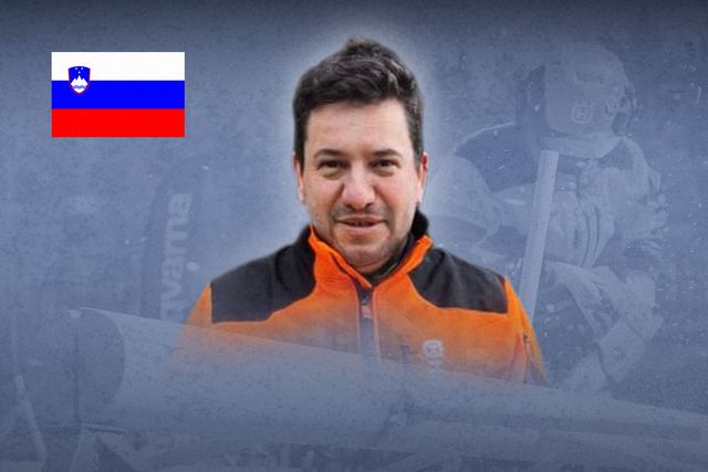 En person i arbetskläder med suddigt ansikte, slovensk flagga i bakgrunden och en motorsågsbild.