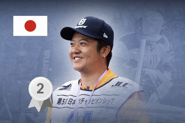 En person som bär en Husqvarna-keps vid ett japanskt mästerskap i sport.