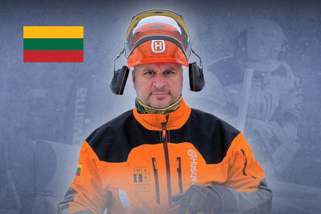 Person som bär Husqvarnas arbetskläder med skyddshjälm, hörselskydd och visir, litauiska flaggan synlig.