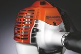 Close-up de um componente do motor Husqvarna 226R.