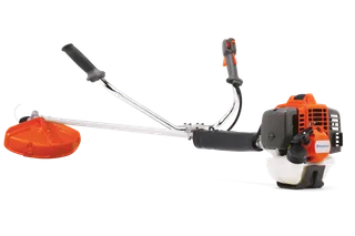 Vue latérale d’une débroussailleuse Husqvarna avec poignée ergonomique et carter de protection.