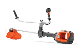 Vy från sidan av en batteridriven grästrimmer med ergonomiskt handtag och klipphuvud.