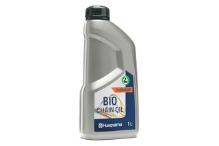 En Husqvarna Bio Chain Oil-flaske med X-Guard-mærkat set forfra.