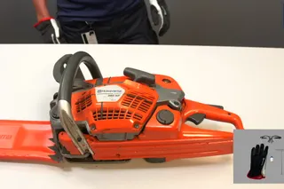 Hoe een brandstoffilter op een kettingzaag te vervangen