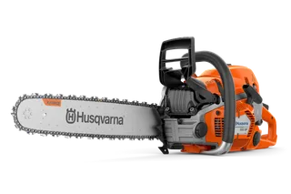Vista laterale di una motosega Husqvarna con design e caratteristiche.