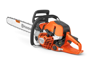 Bočný pohľad na reťazovú pílu Husqvarna 564 XP® so vstrekovaním paliva.