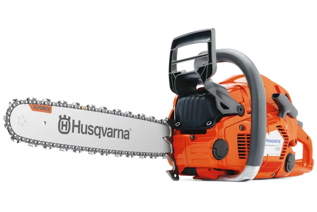 Vedere laterală a unui ferăstrău cu lanț Husqvarna cu bară X-Force și mâner ergonomic.