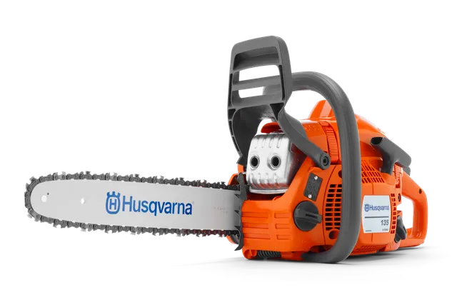 Vedere laterală a unui ferăstrău cu lanț Husqvarna care își prezintă lama și mânerul ergonomic.