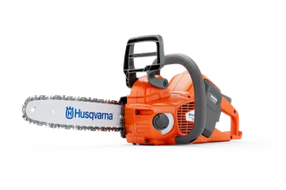 展示其设计和功能的 Husqvarna 富世华链锯的侧视图。