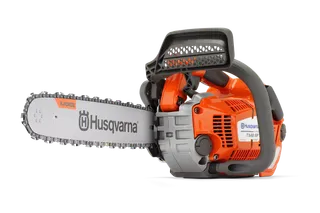 Seitenansicht einer Husqvarna Motorsäge mit X-Torq Technologie.