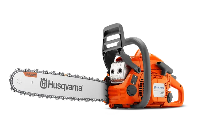 Zijaanzicht van een Husqvarna-kettingzaag met X-Torq-motortechnologie.