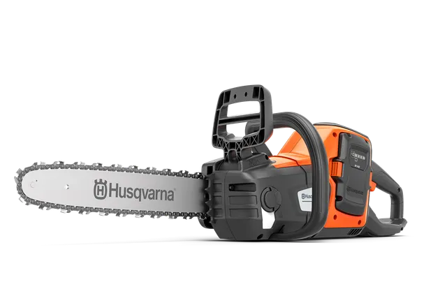 Вид збоку на акумуляторну ланцюгову пилку Husqvarna з видимими ланцюгом і рукояткою.