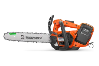 Sivukuva Husqvarna-moottorisahasta, jossa näkyy sen akkulokero ja ergonominen kahva.