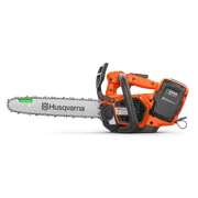 Sivukuva Husqvarna-moottorisahasta, jossa näkyy sen akkulokero ja ergonominen kahva.